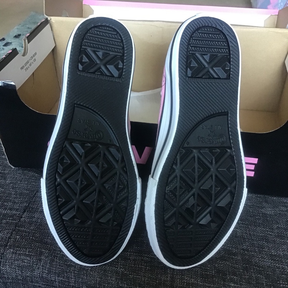 Hello kitty converse - Picture 4 of 6